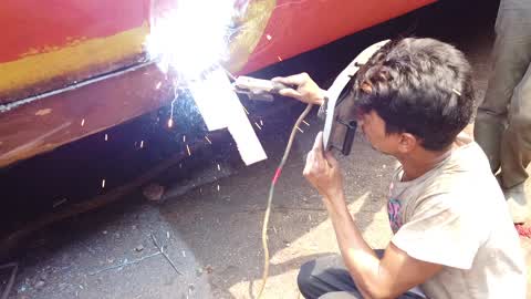 Dockyard Workers In Dhaka