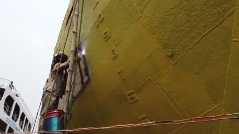 Dockyard Workers In Dhaka