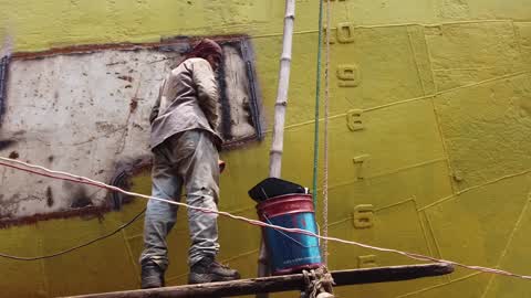 Dockyard Workers In Dhaka