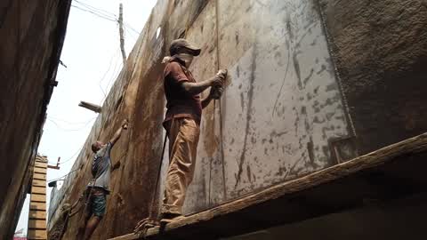 Dockyard Workers In Dhaka