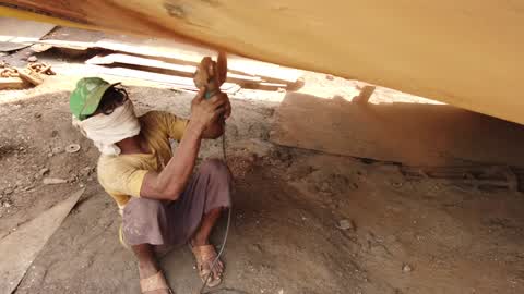 Dockyard Workers In Dhaka