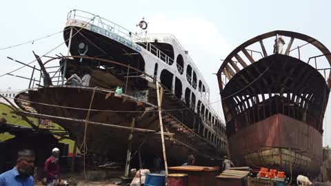 Dockyard Workers In Dhaka