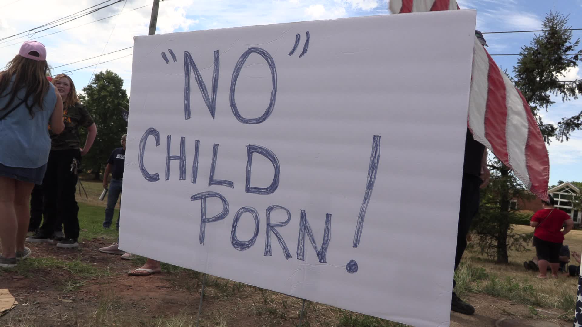 NJ: Trump supporters rally near Trump National Golf Club Bedminster