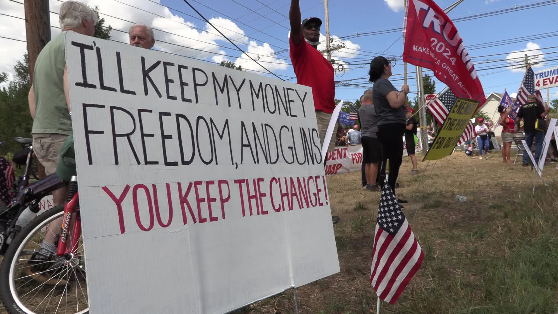 NJ: Trump supporters rally near Trump National Golf Club Bedminster