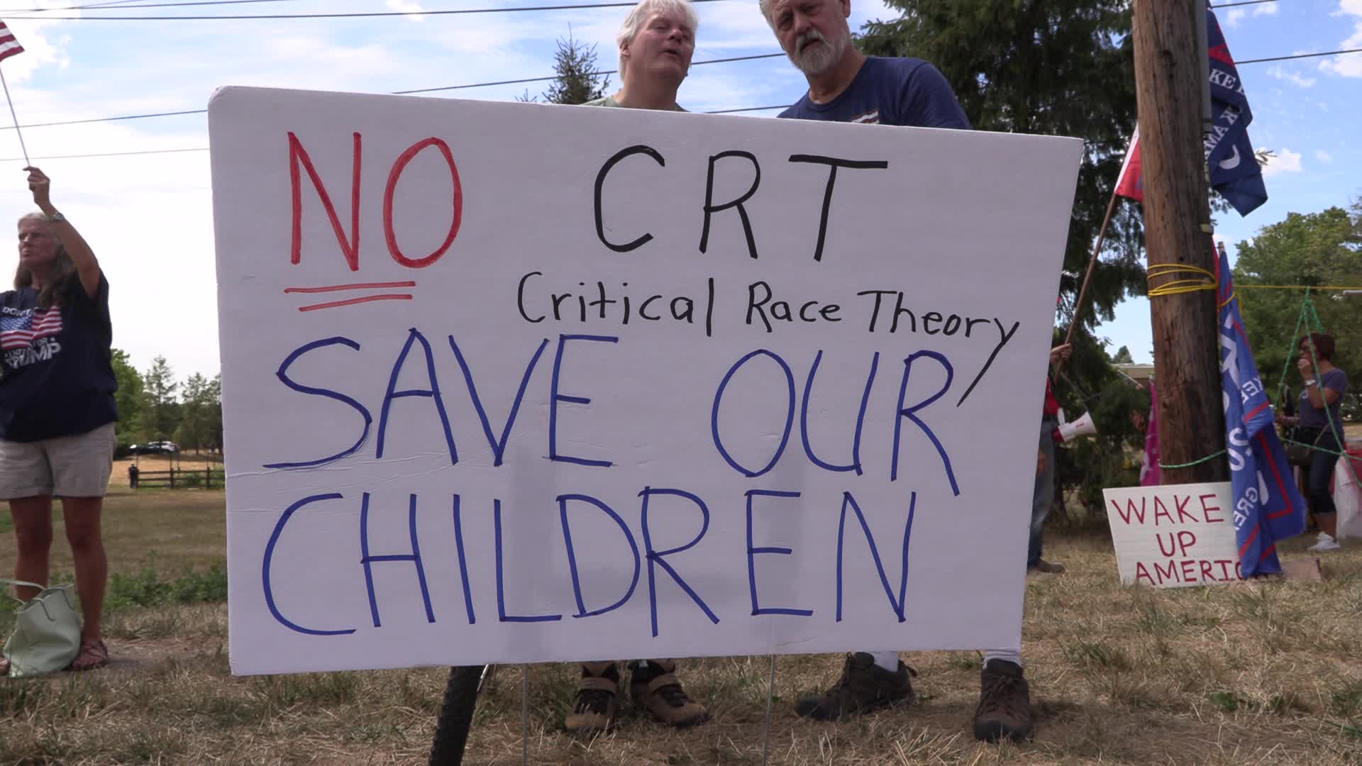 NJ: Trump supporters rally near Trump National Golf Club Bedminster