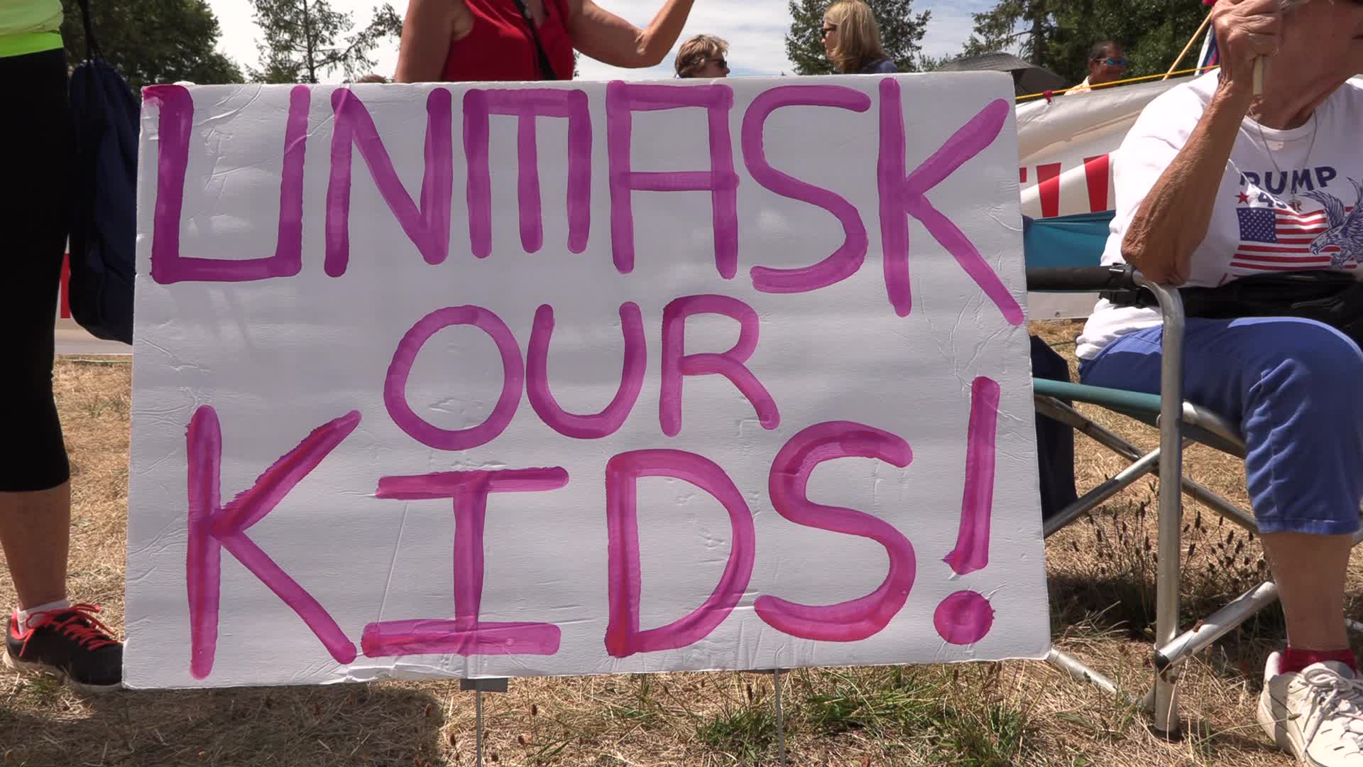 NJ: Trump supporters rally near Trump National Golf Club Bedminster