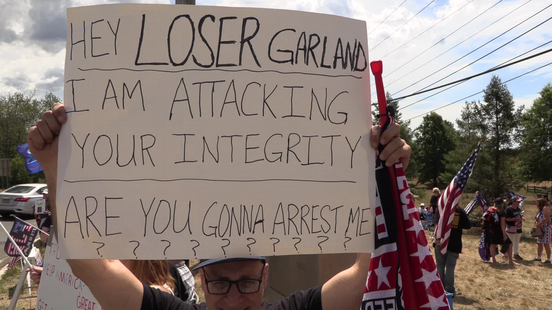NJ: Trump supporters rally near Trump National Golf Club Bedminster
