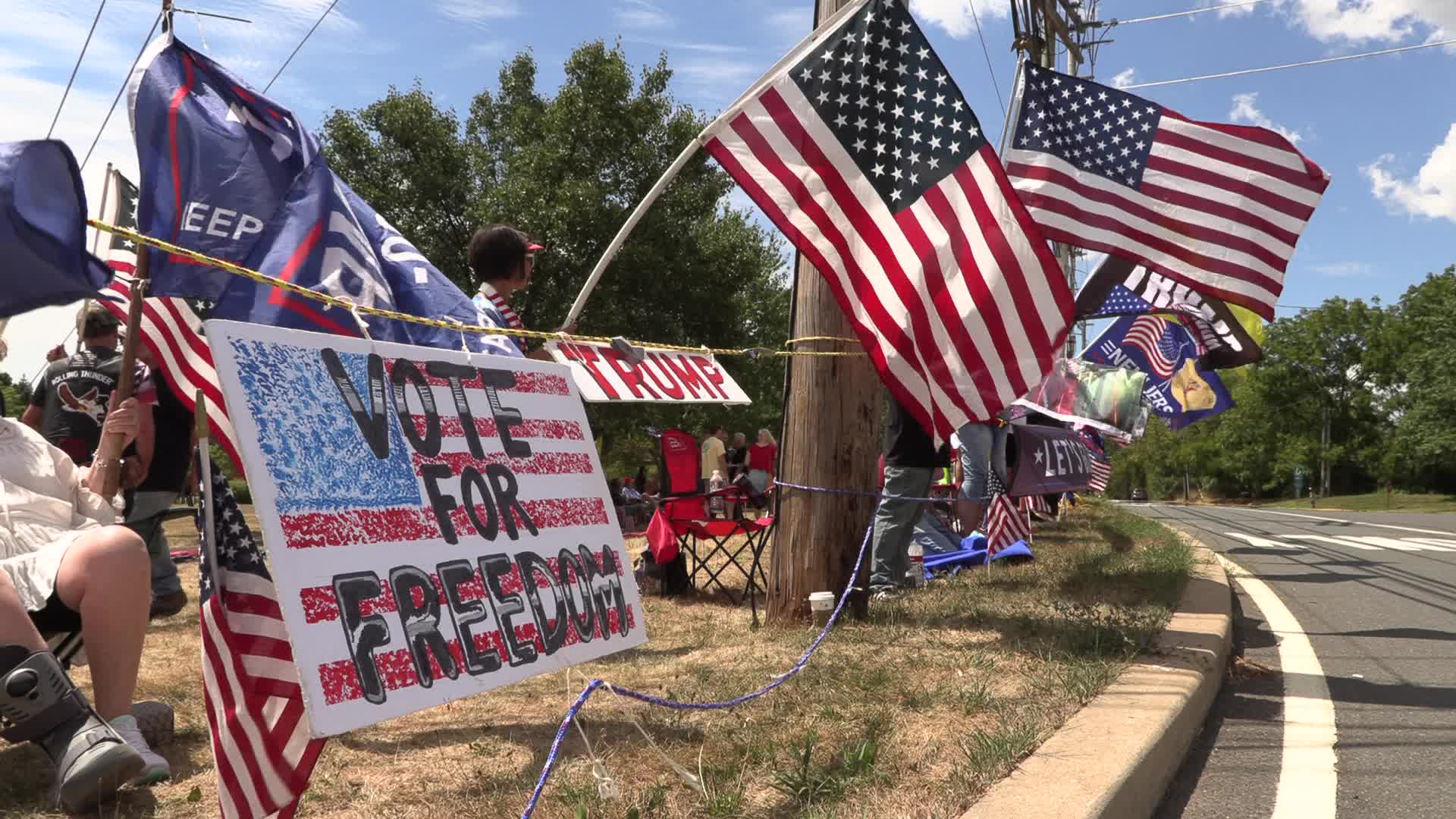 NJ: Trump supporters rally near Trump National Golf Club Bedminster