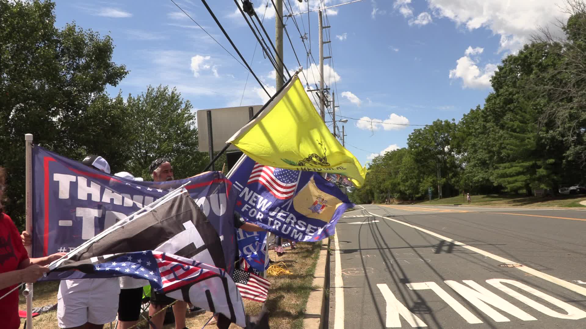 NJ: Trump supporters rally near Trump National Golf Club Bedminster