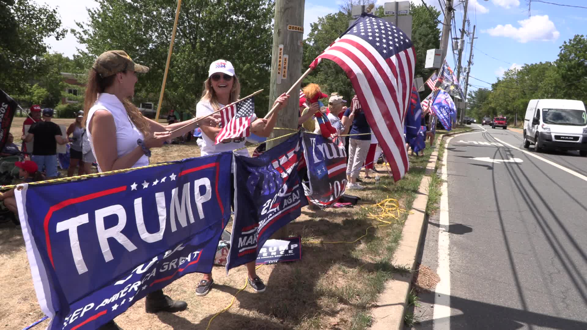 NJ: Trump supporters rally near Trump National Golf Club Bedminster
