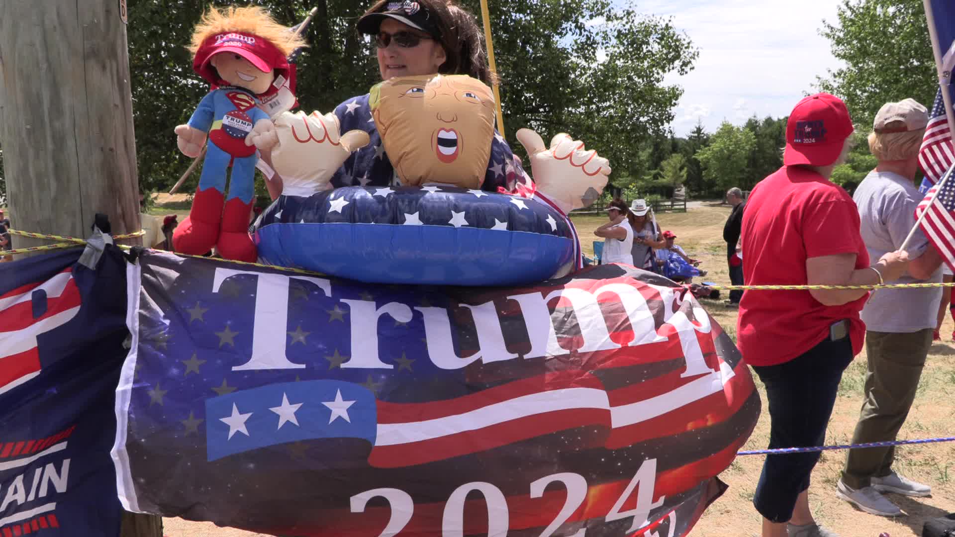 NJ: Trump supporters rally near Trump National Golf Club Bedminster