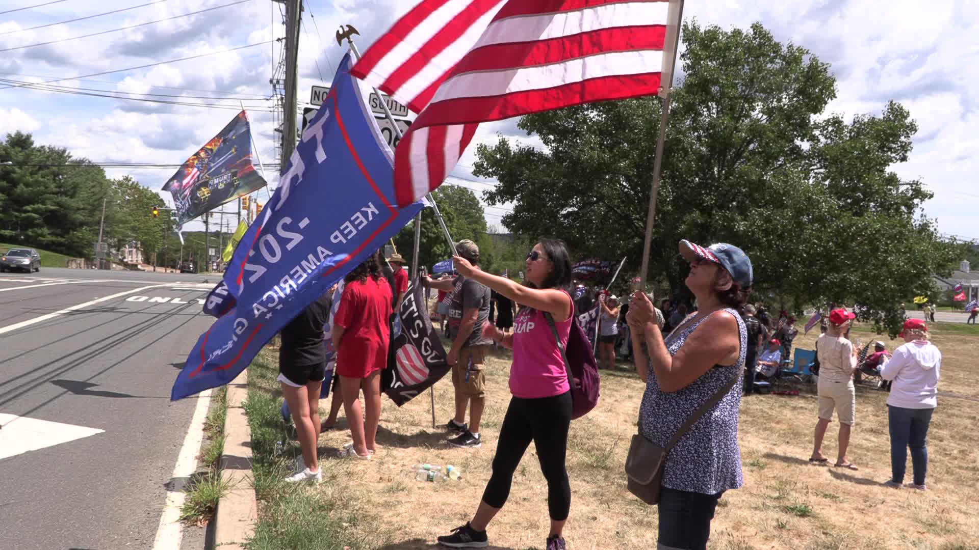 NJ: Trump supporters rally near Trump National Golf Club Bedminster