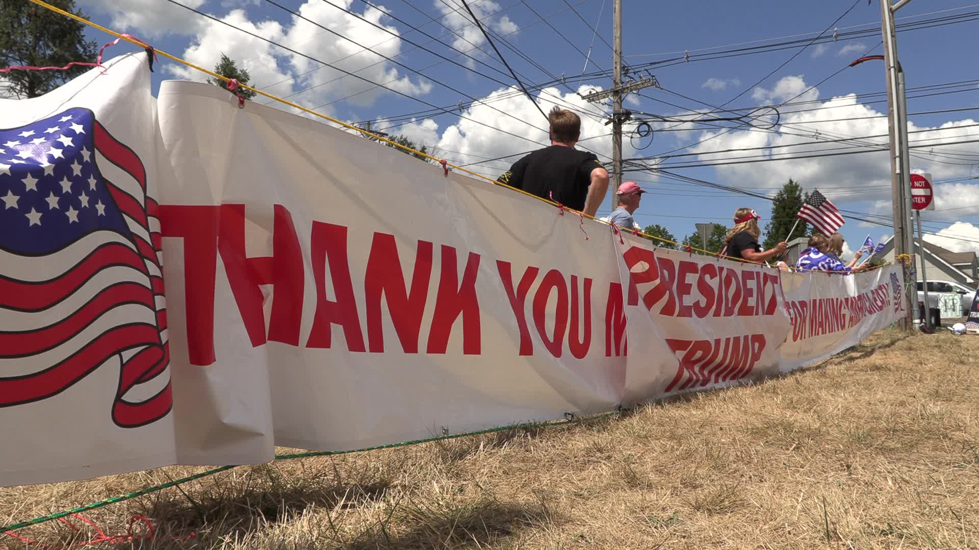 NJ: Trump supporters rally near Trump National Golf Club Bedminster