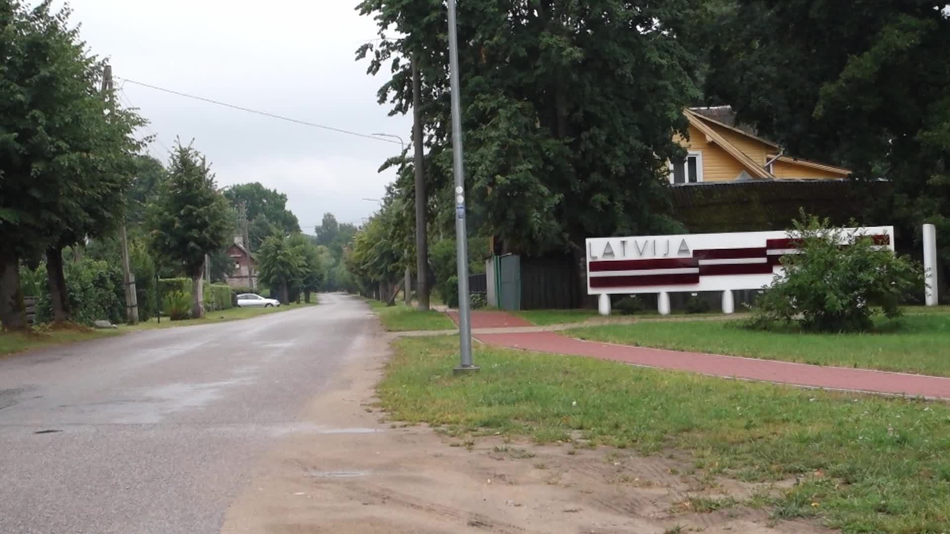 Latvia - Estonia Border Crossing In Ainazi