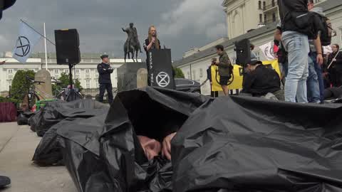 Extinction Rebellion organizes climate protest in Warsaw