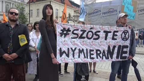Extinction Rebellion organizes climate protest in Warsaw
