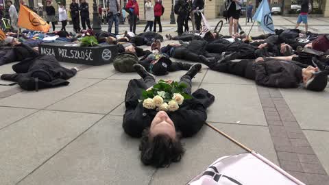 Extinction Rebellion organizes climate protest in Warsaw