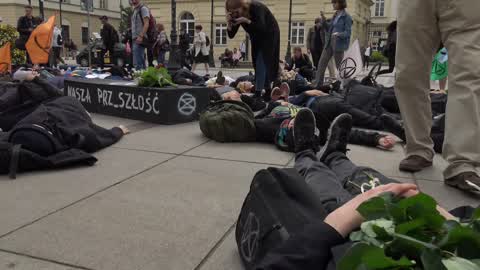Extinction Rebellion organizes climate protest in Warsaw