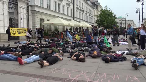 Extinction Rebellion organizes climate protest in Warsaw