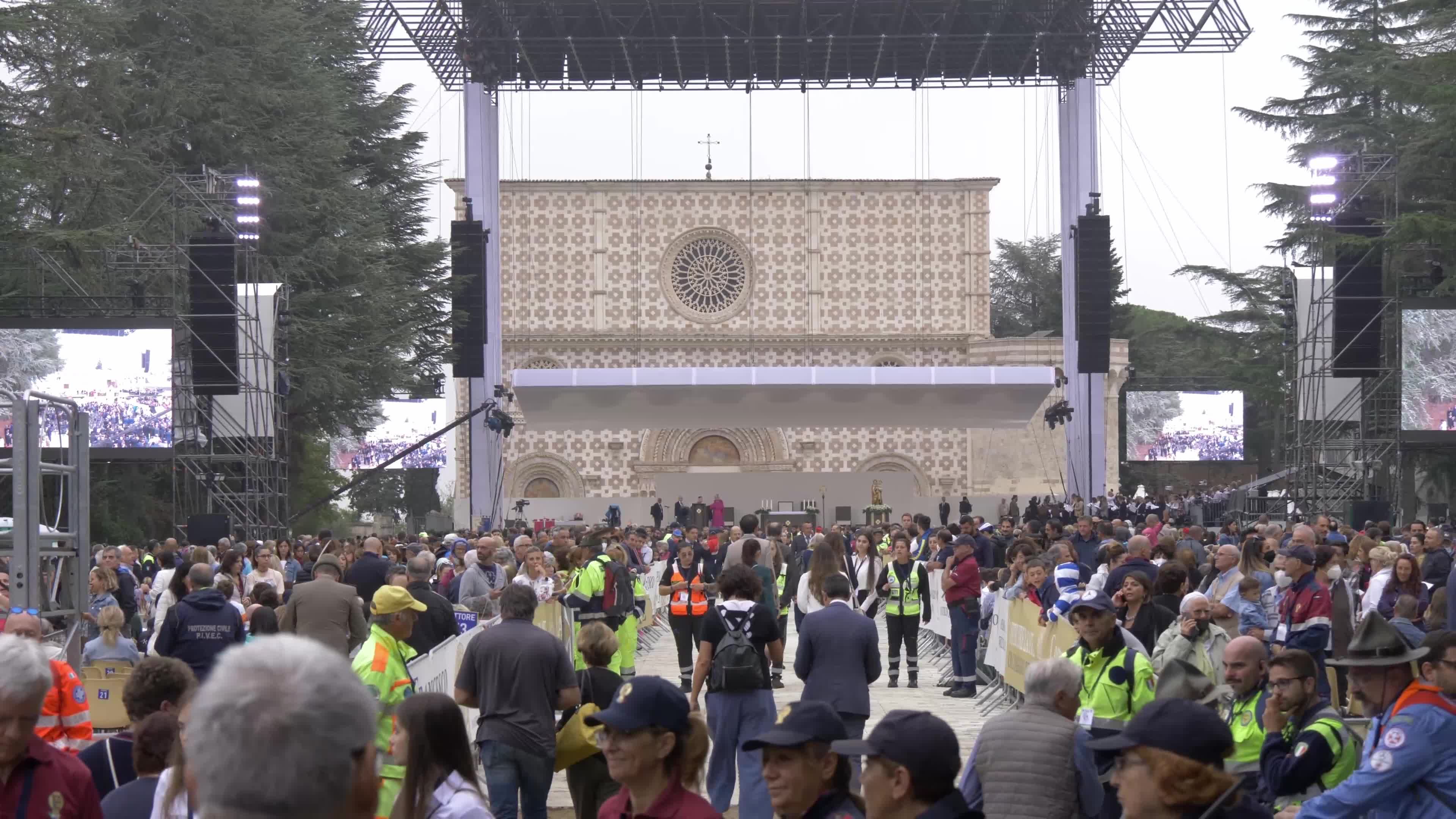 Pilgrims Await The Arrival Of Pope Francis In L'Aquila - Perdonanza Celestiniana 2022