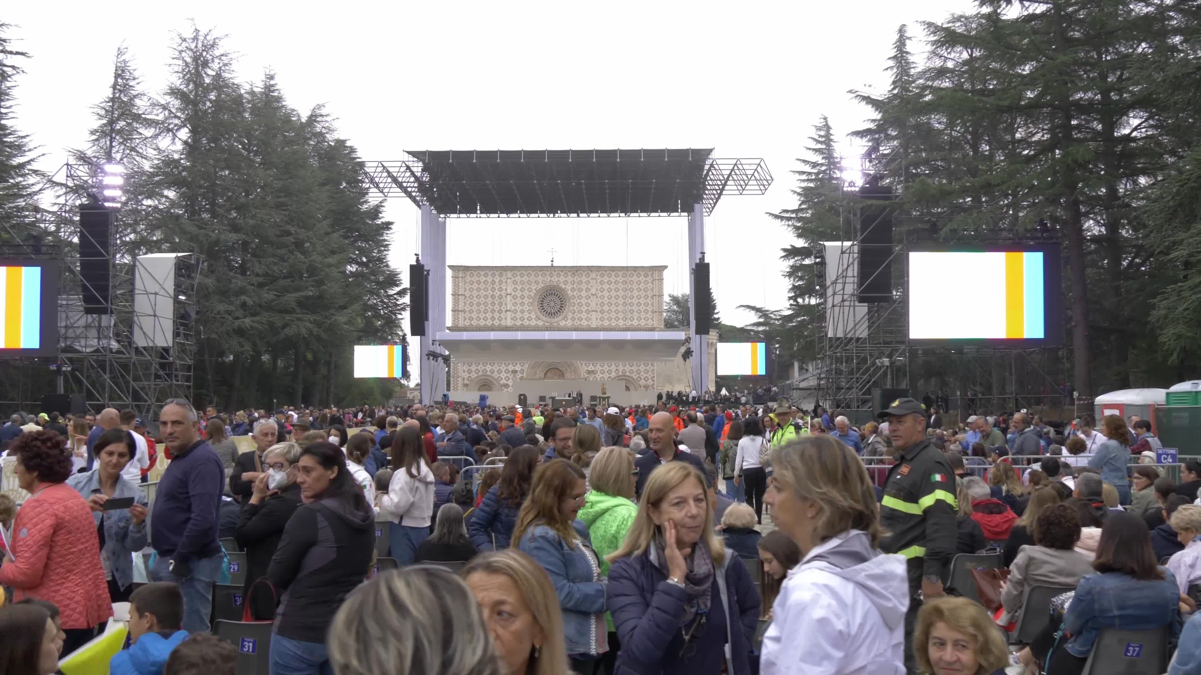 Pilgrims Await The Arrival Of Pope Francis In L'Aquila - Perdonanza Celestiniana 2022