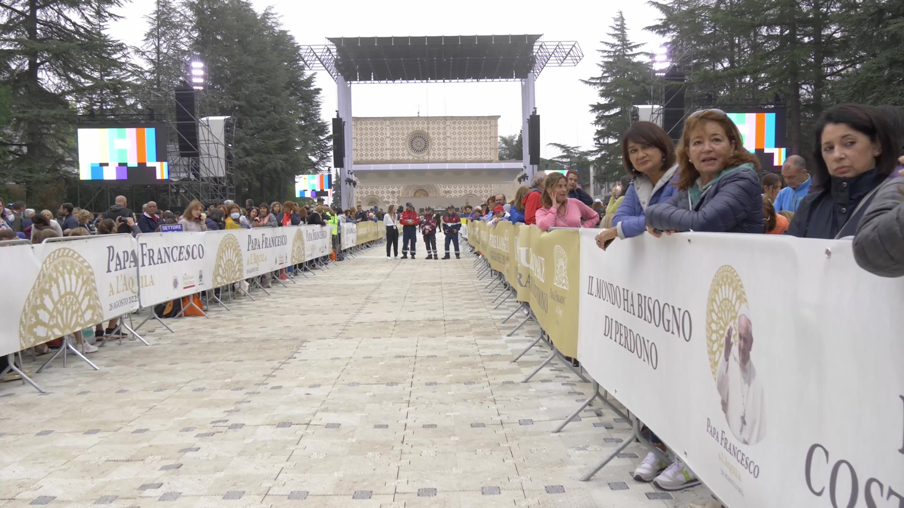Pilgrims Await The Arrival Of Pope Francis In L'Aquila - Perdonanza Celestiniana 2022