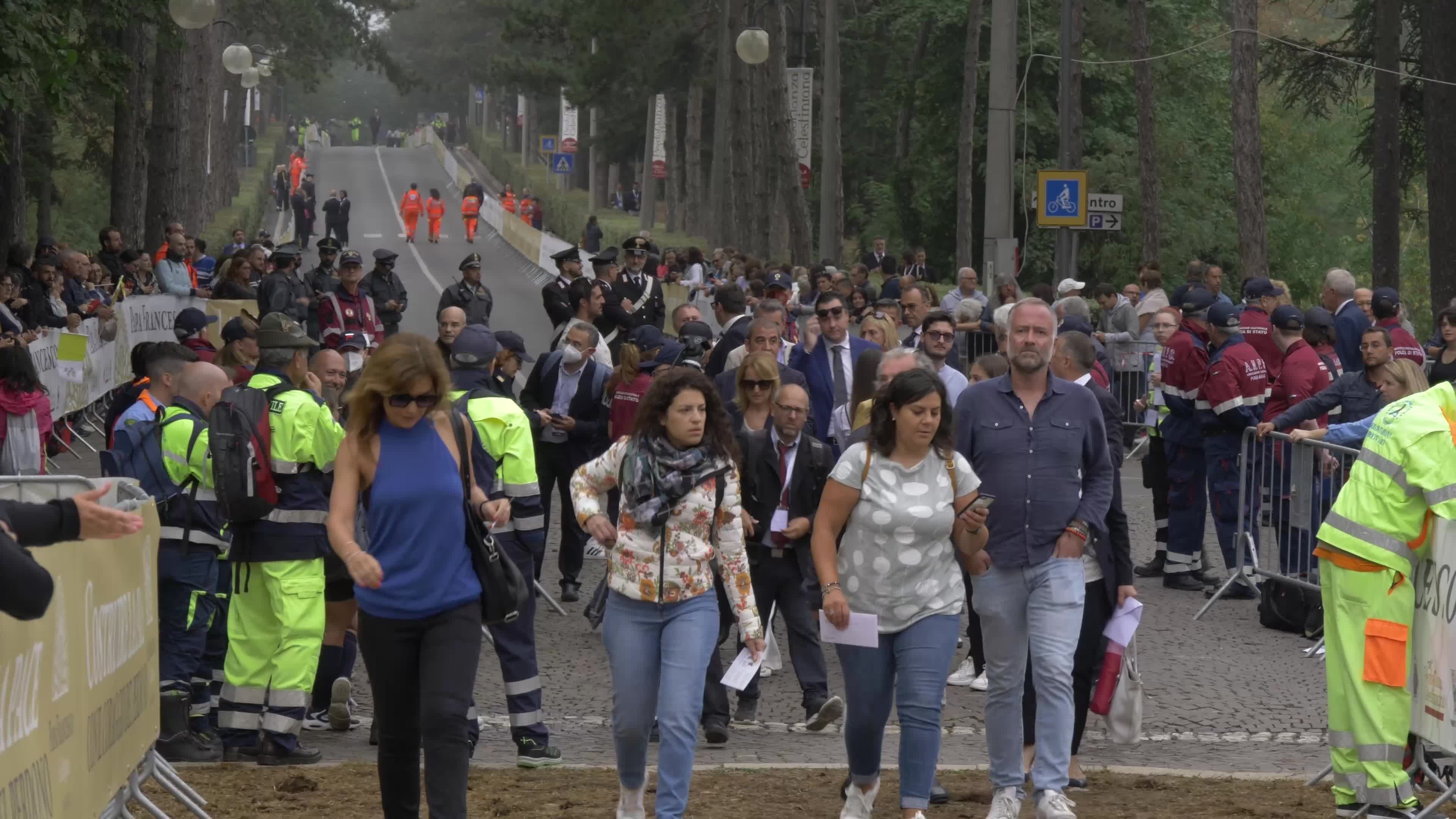 Pilgrims Await The Arrival Of Pope Francis In L'Aquila - Perdonanza Celestiniana 2022