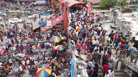 Markets overflow with Eid customers in Dhaka