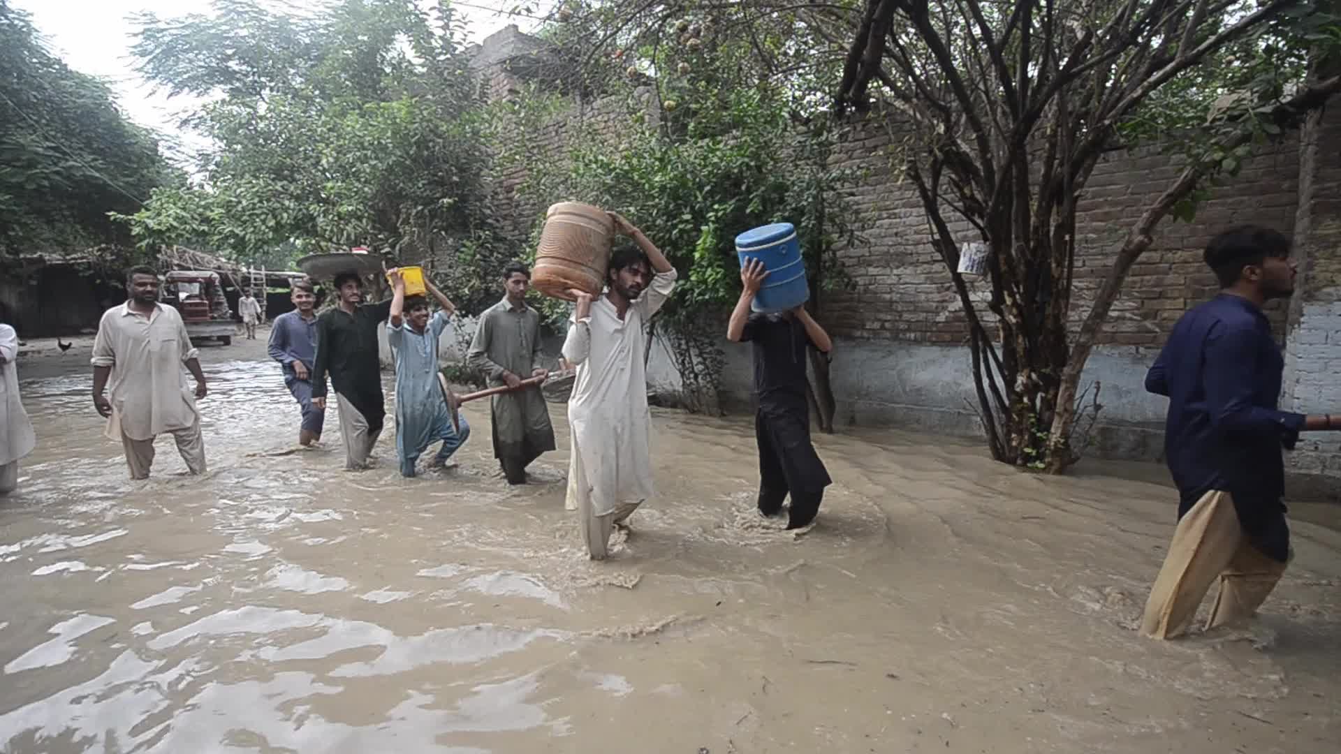 Over 900 dead since June amid heavy monsoon rains in Pakistan