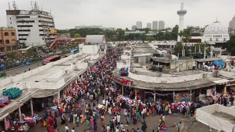 Markets overflow with Eid customers in Dhaka