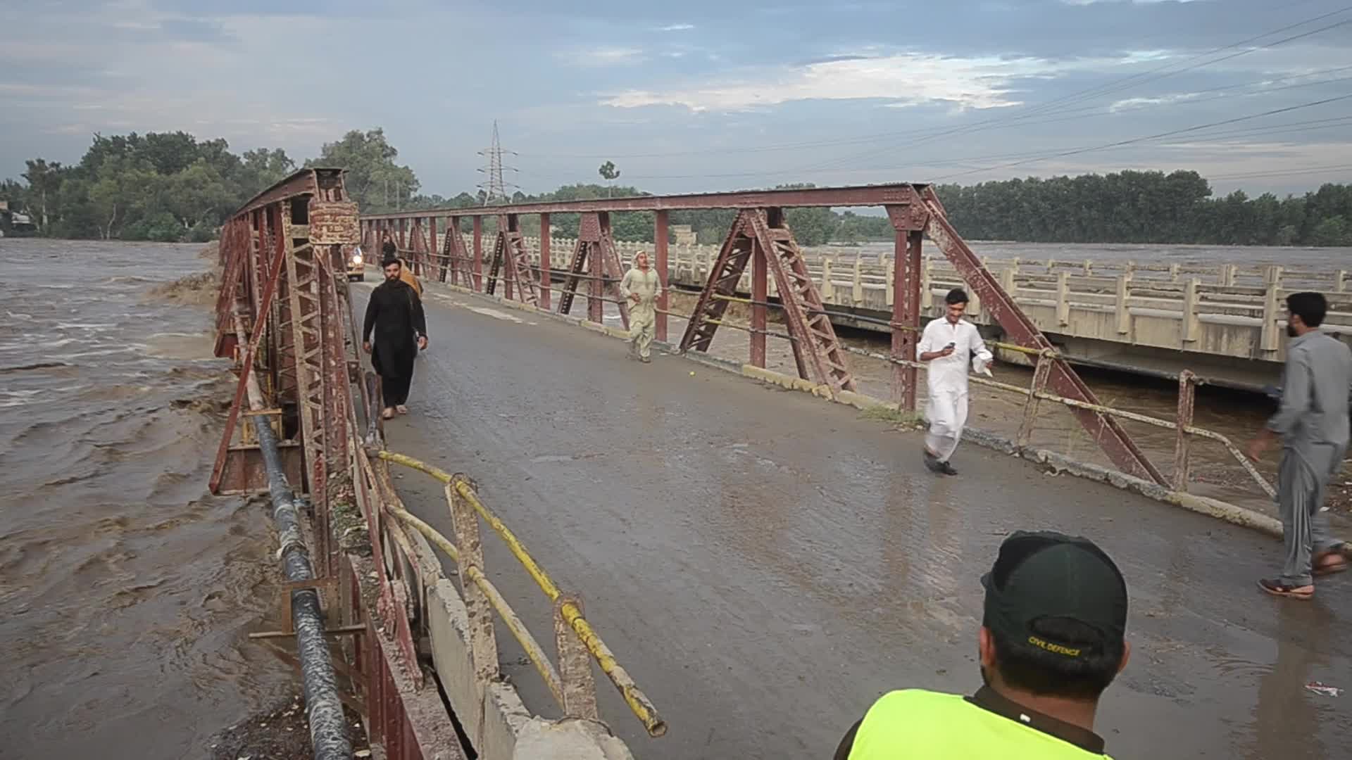 Over 900 dead since June amid heavy monsoon rains in Pakistan