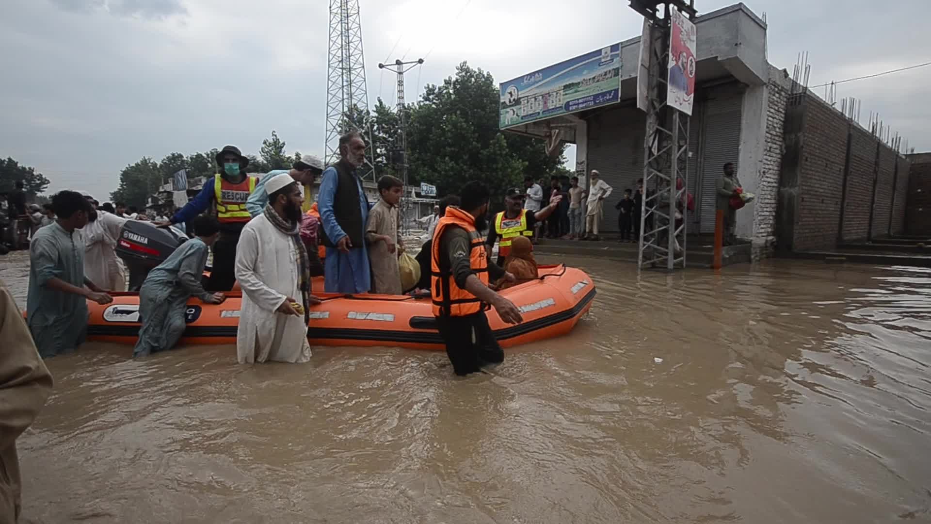 Over 900 dead since June amid heavy monsoon rains in Pakistan