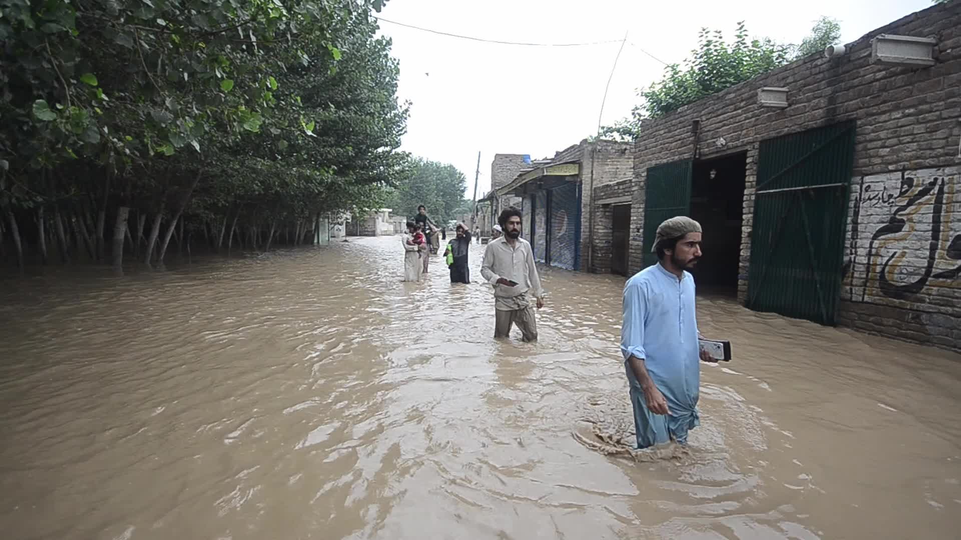 Over 900 dead since June amid heavy monsoon rains in Pakistan