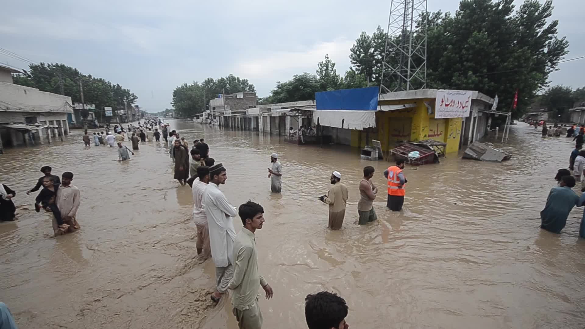 Over 900 dead since June amid heavy monsoon rains in Pakistan