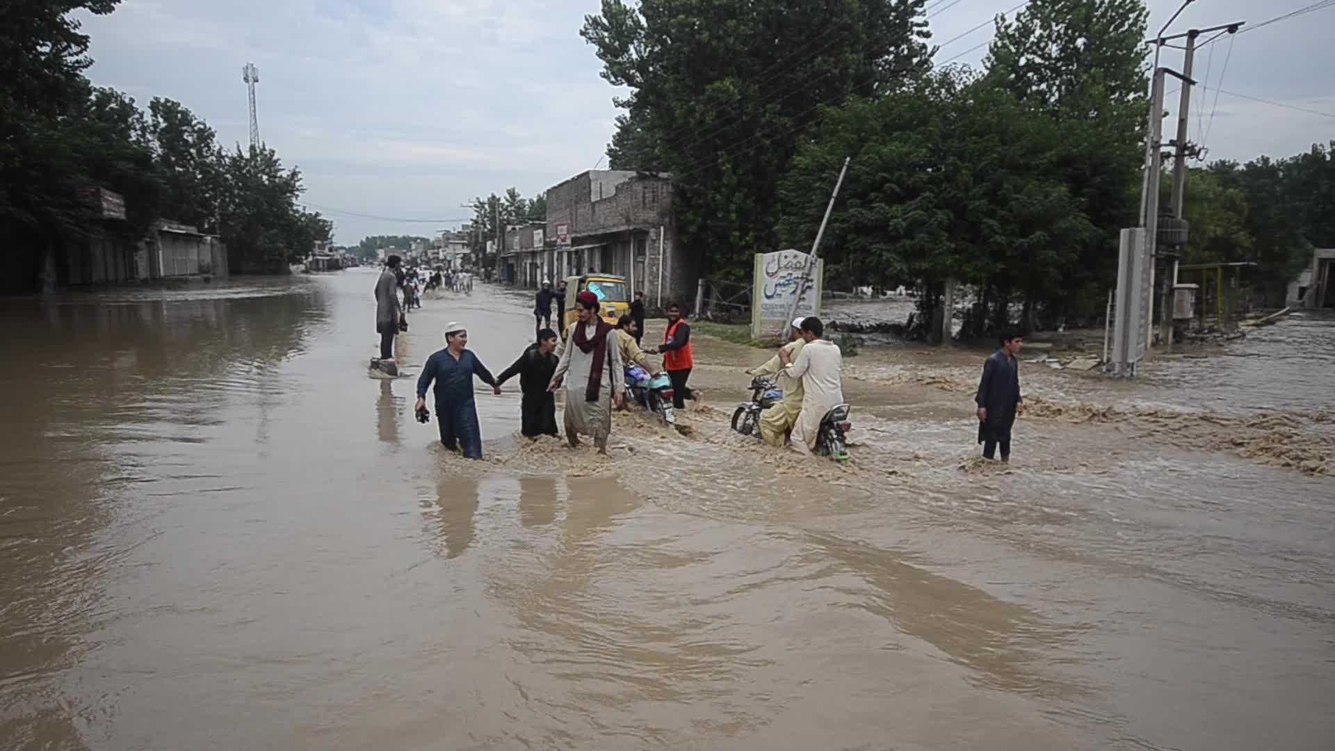 Over 900 dead since June amid heavy monsoon rains in Pakistan