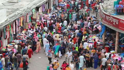 Markets overflow with Eid customers in Dhaka