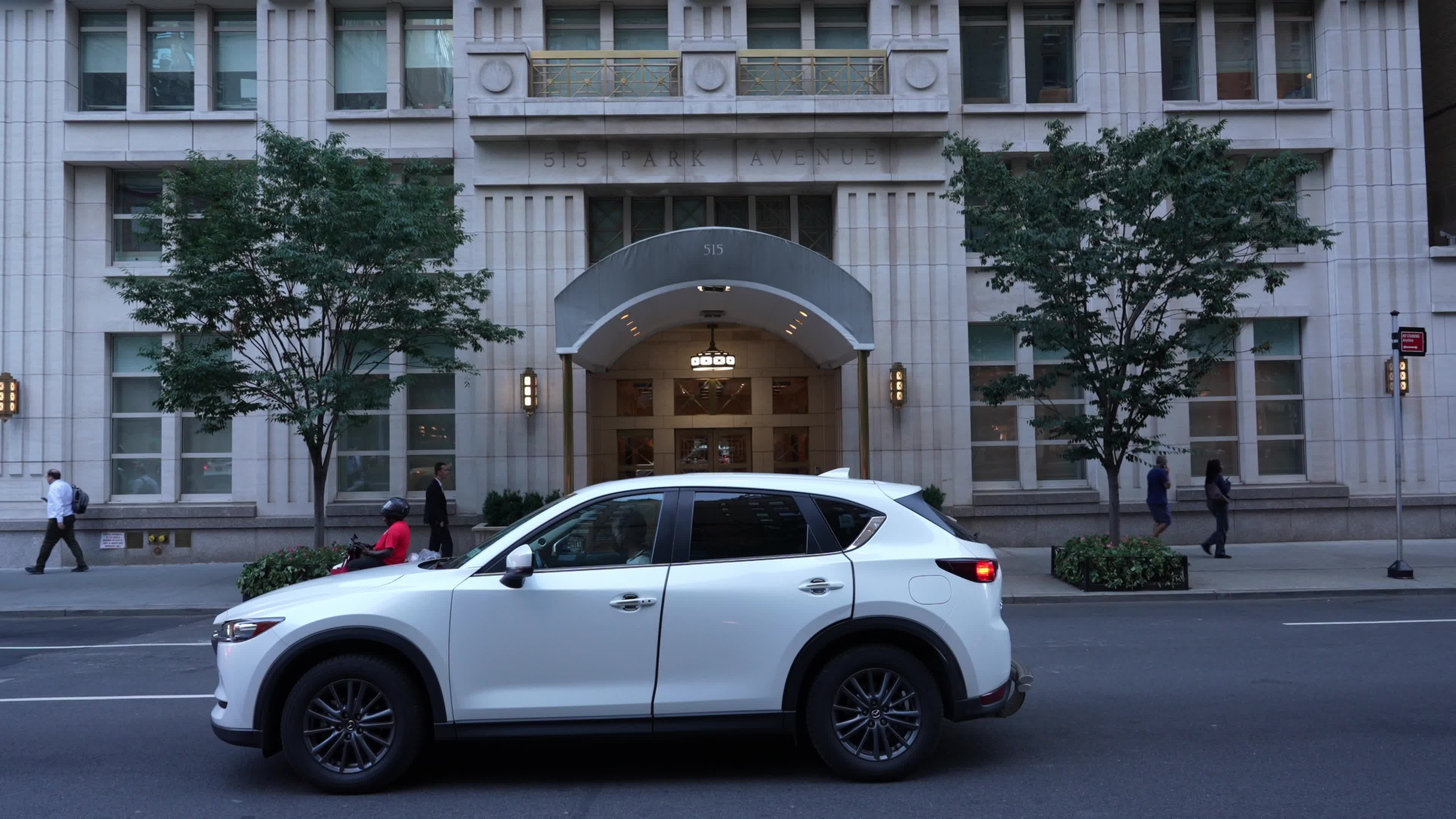 FBI Search Park Ave High-Rise in Russian Oligarch Probe
