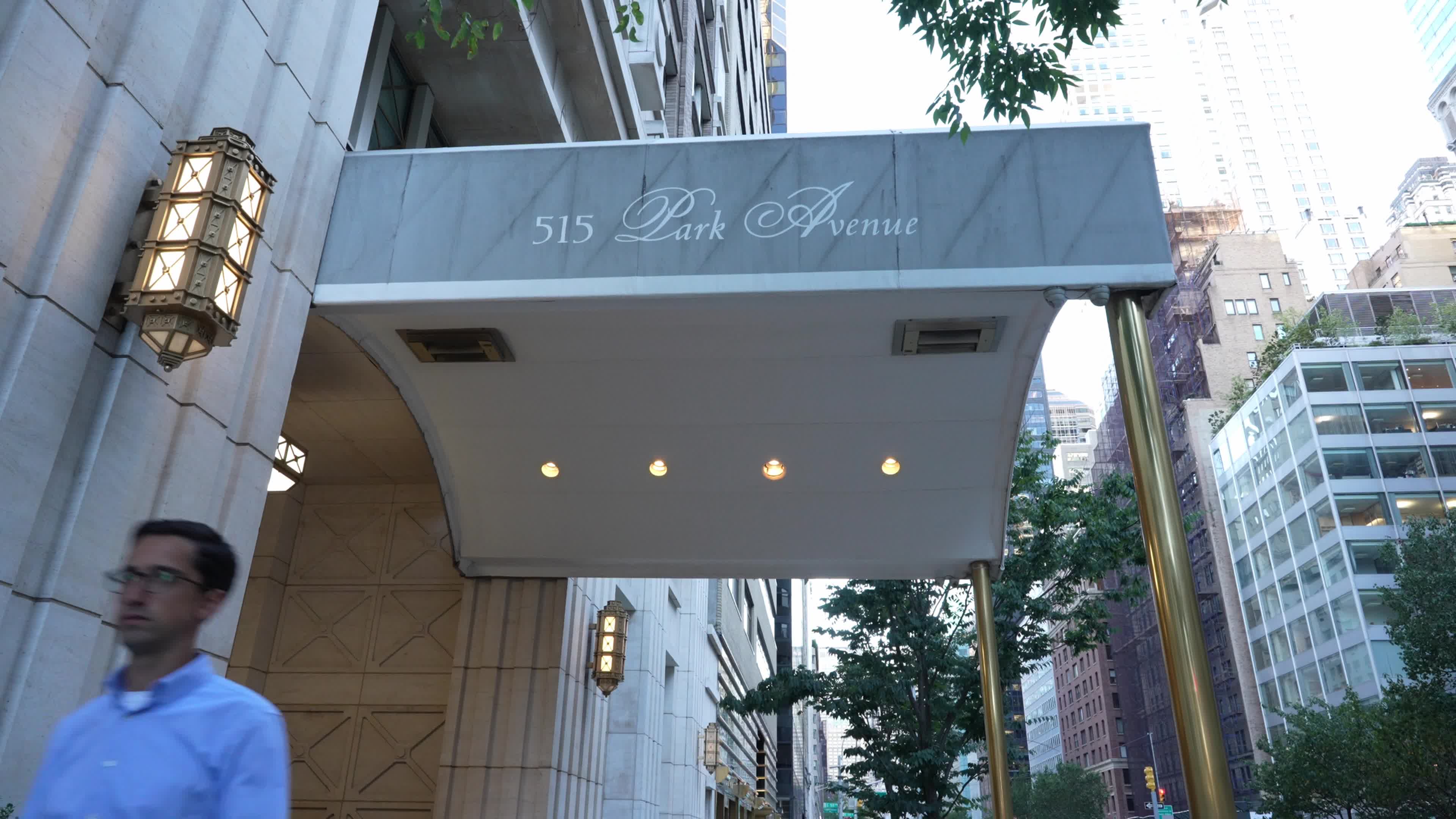 FBI Search Park Ave High-Rise in Russian Oligarch Probe
