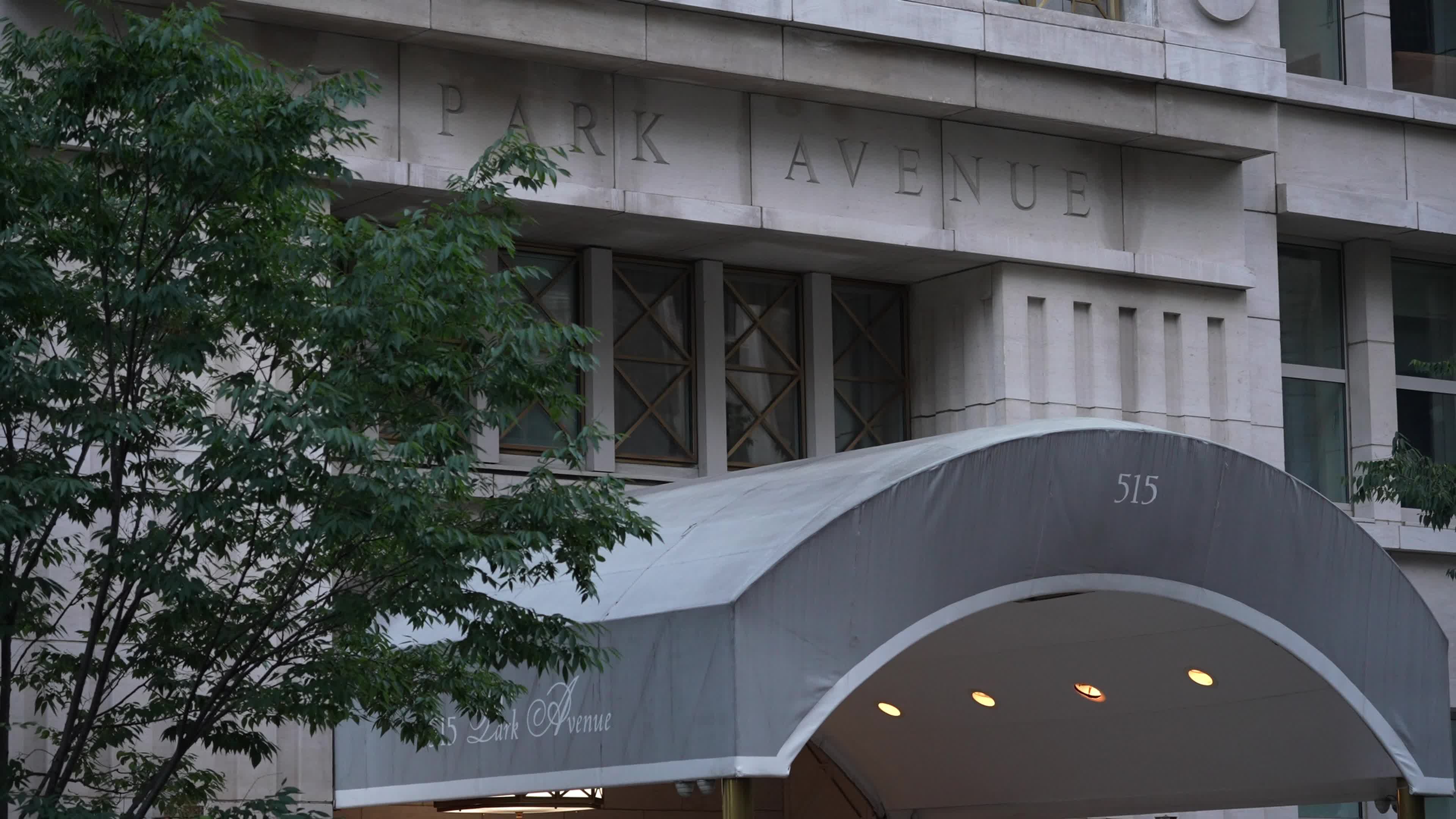 FBI Search Park Ave High-Rise in Russian Oligarch Probe
