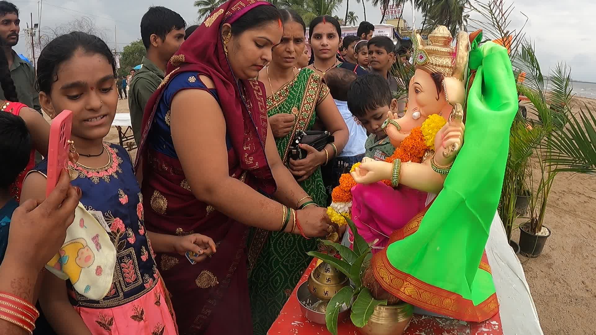 Ganesh Idol Immersion In Mumbai 
