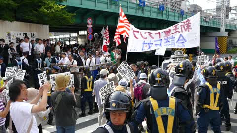 Protests in Tokyo as Trump visits Japan