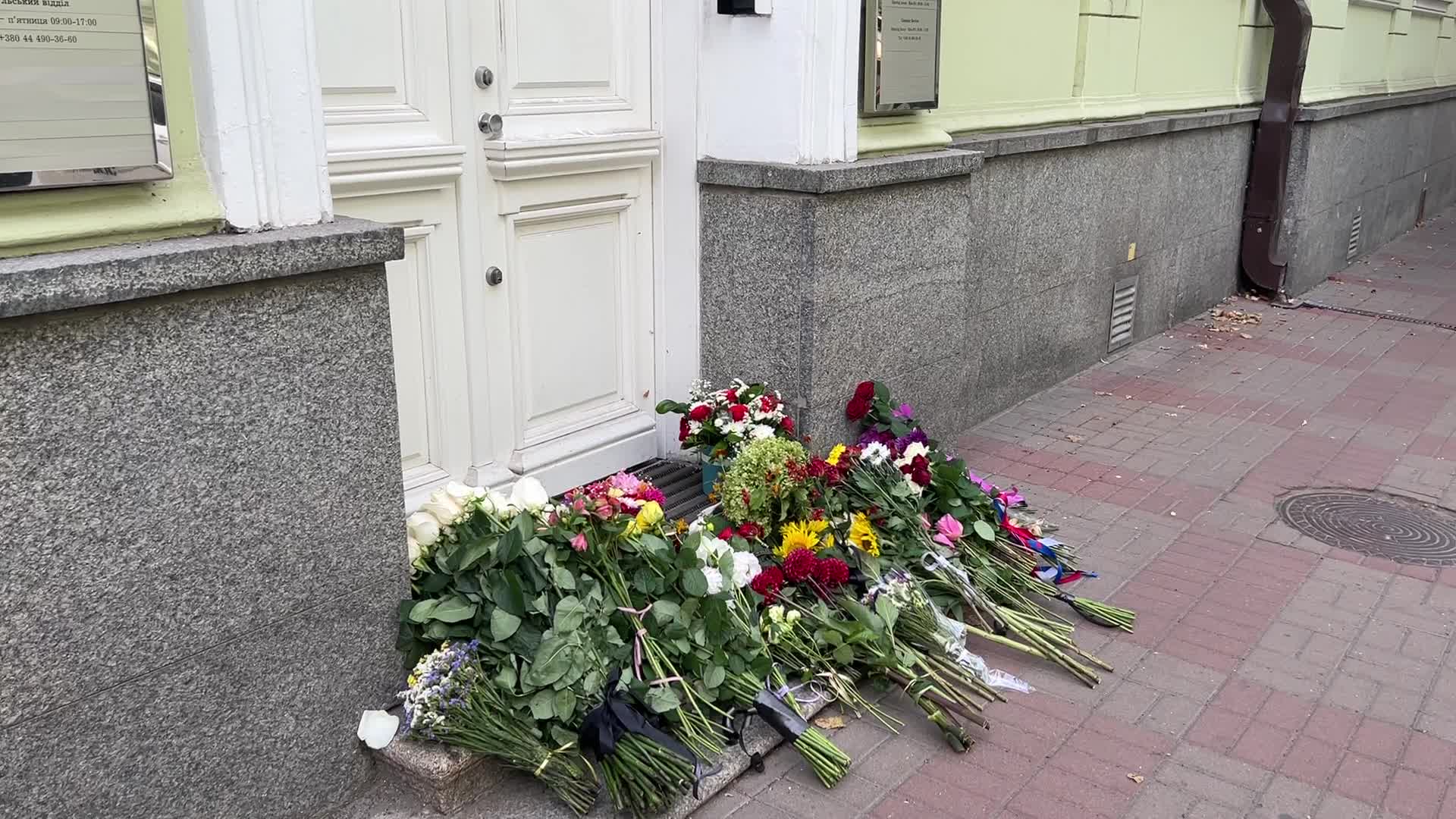 Flowers near the door of the British Embassy in Kyiv 