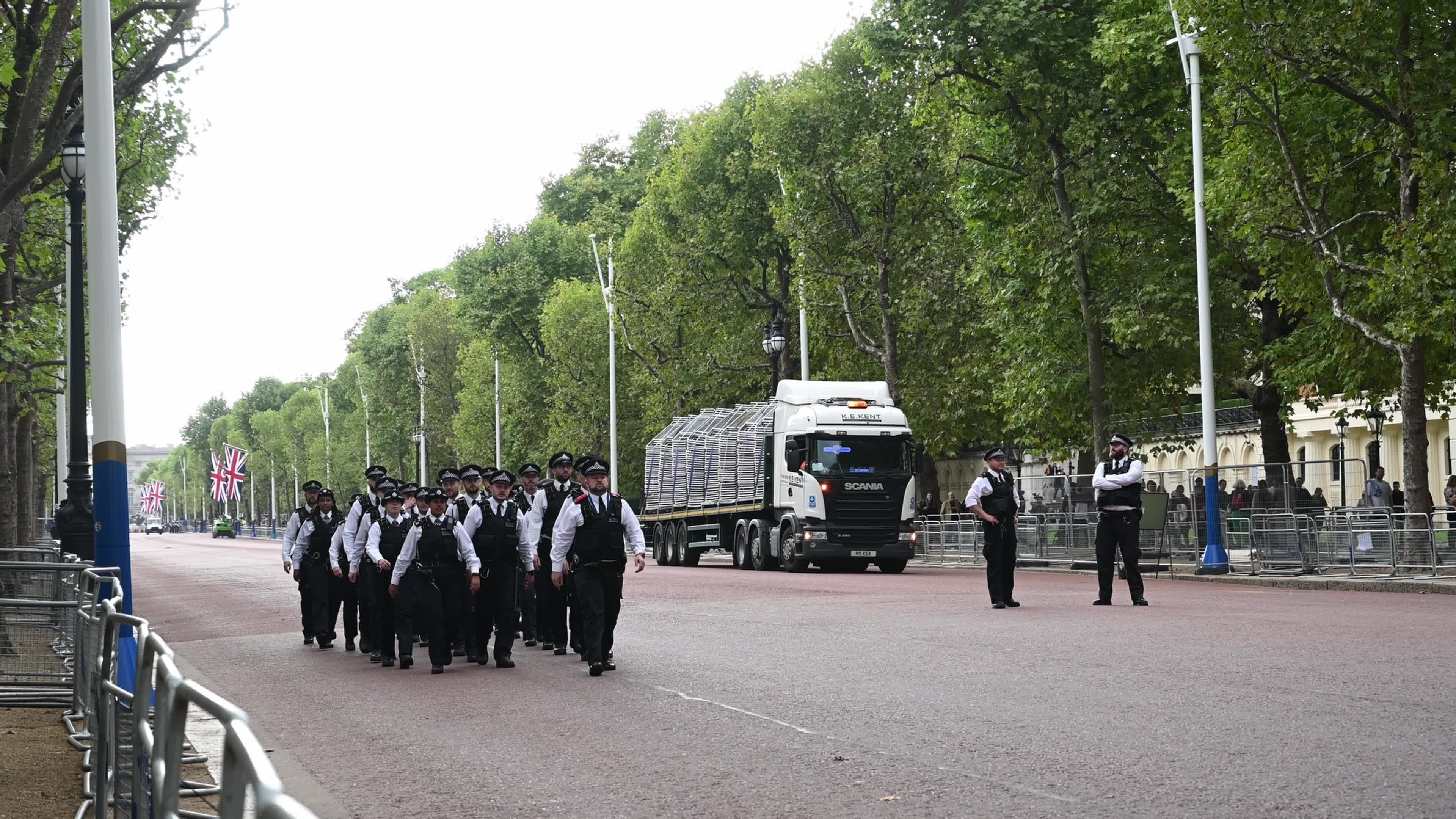 People Pay Tribute To Late Queen Elizabeth II