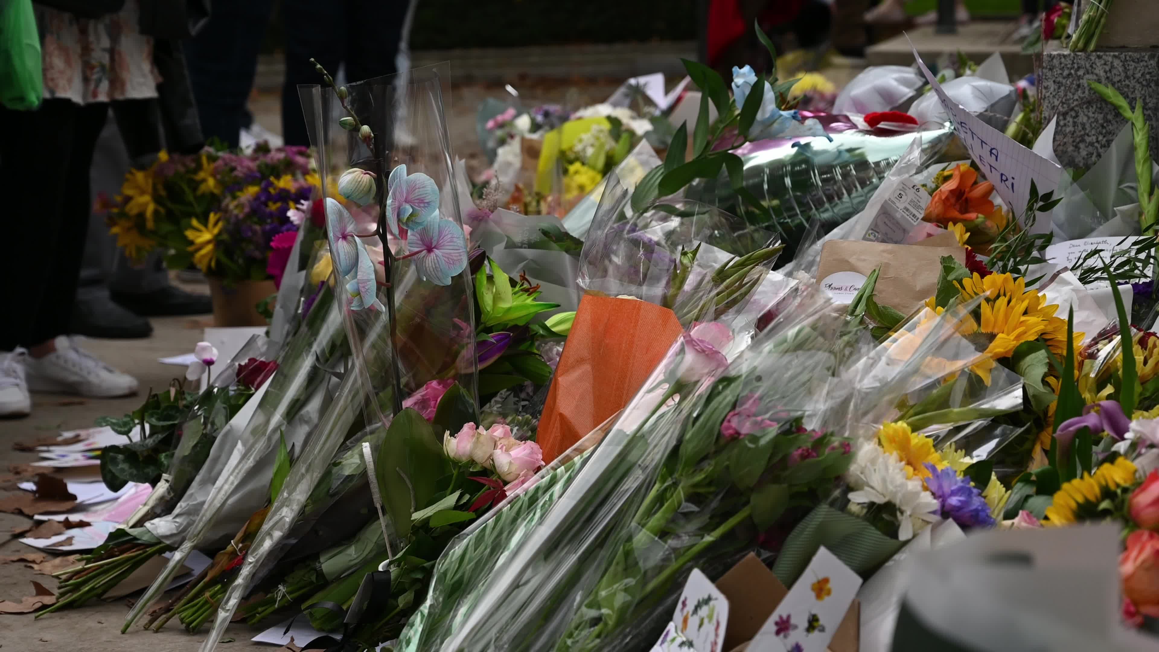 People Pay Tribute To Late Queen Elizabeth II