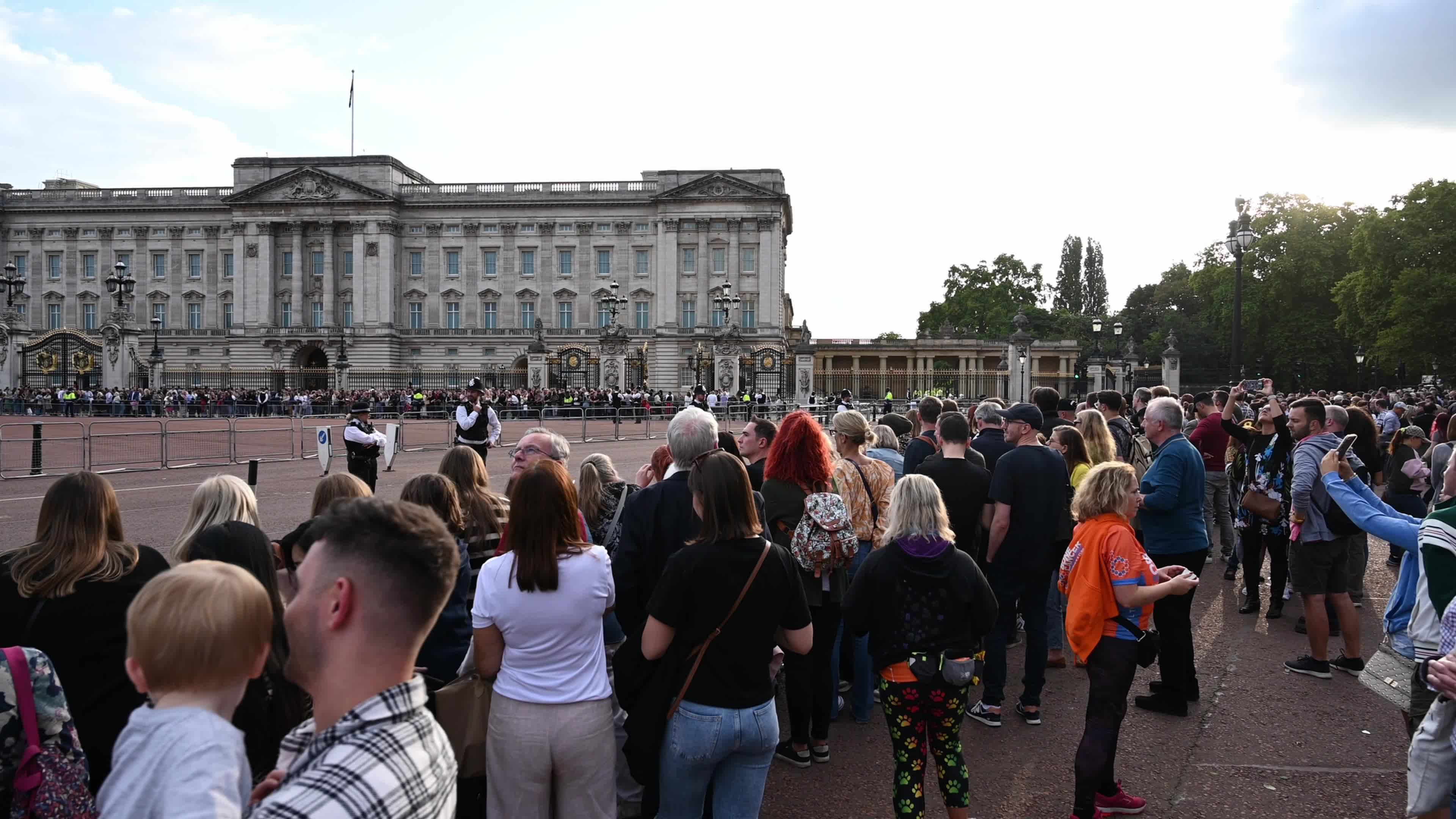 People Pay Tribute To Late Queen Elizabeth II