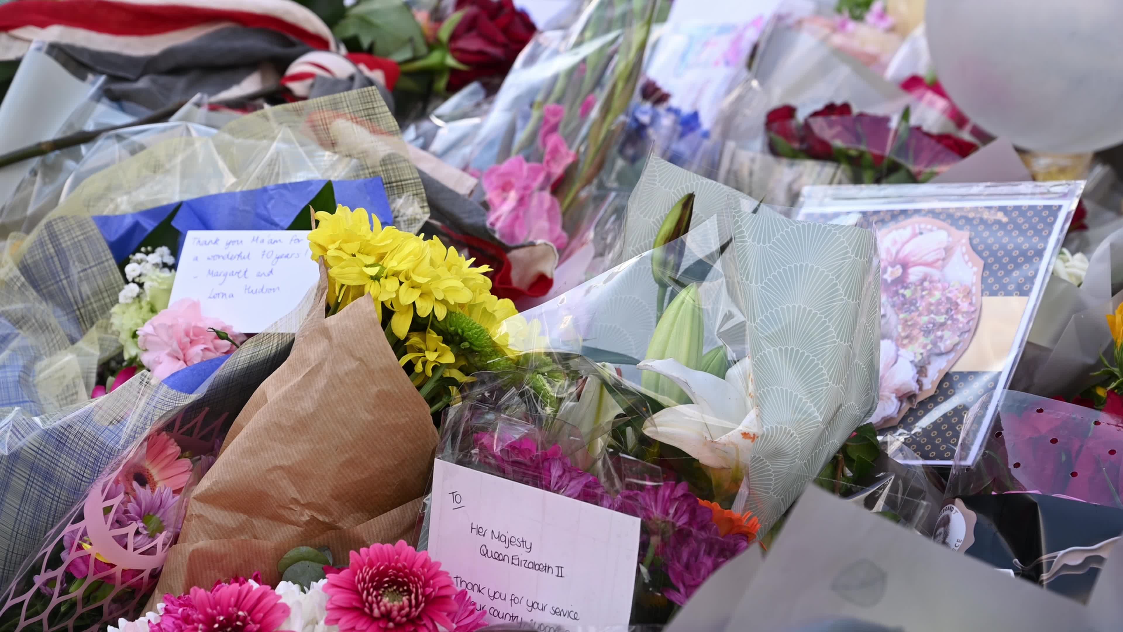 People Pay Tribute To Late Queen Elizabeth II