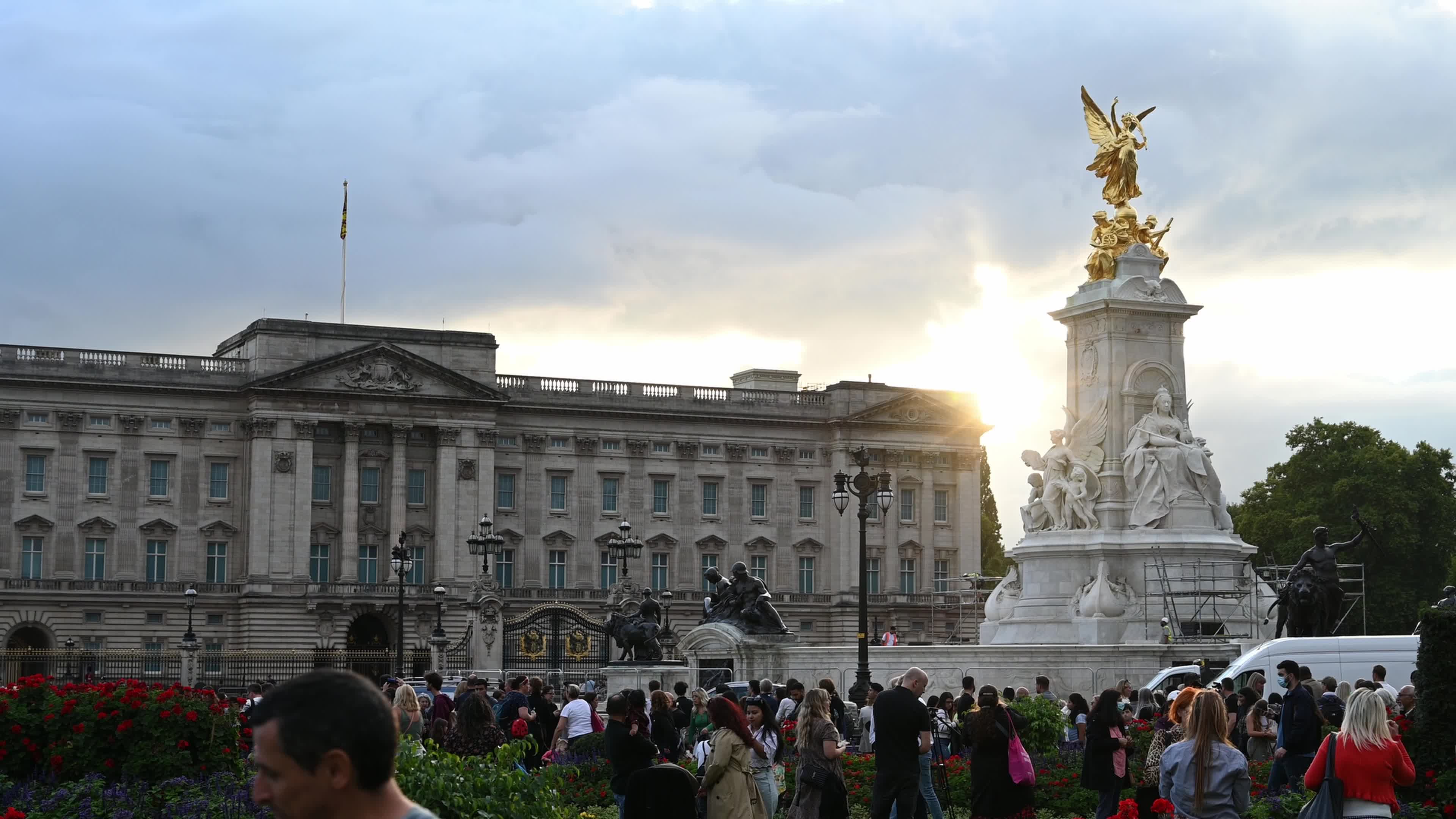 People Pay Tribute To Late Queen Elizabeth II