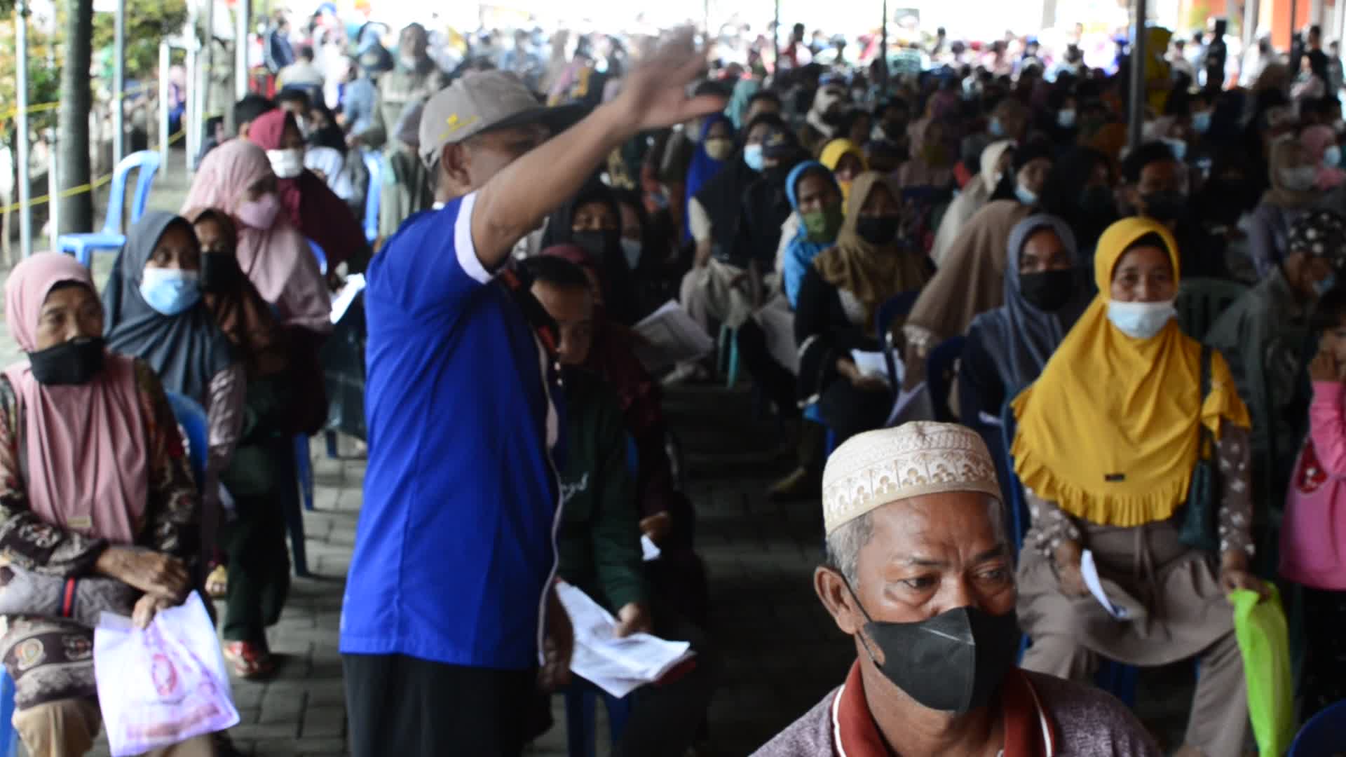 Citizen Get Direct Cash Assistance (BLT) for Fuel Oil in Indonesia
