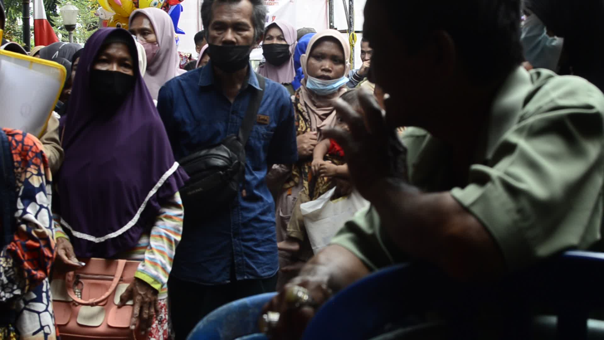 Citizen Get Direct Cash Assistance (BLT) for Fuel Oil in Indonesia
