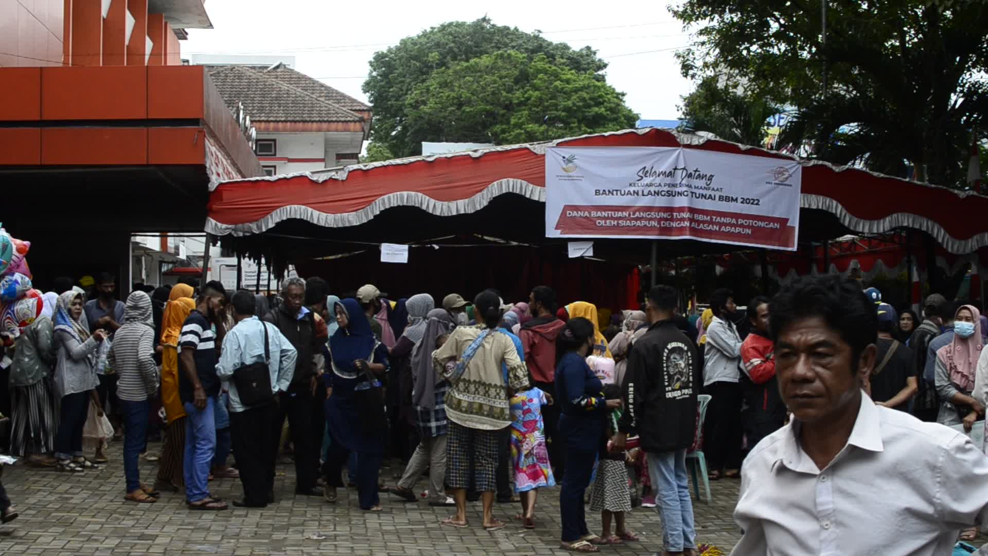 Citizen Get Direct Cash Assistance (BLT) for Fuel Oil in Indonesia